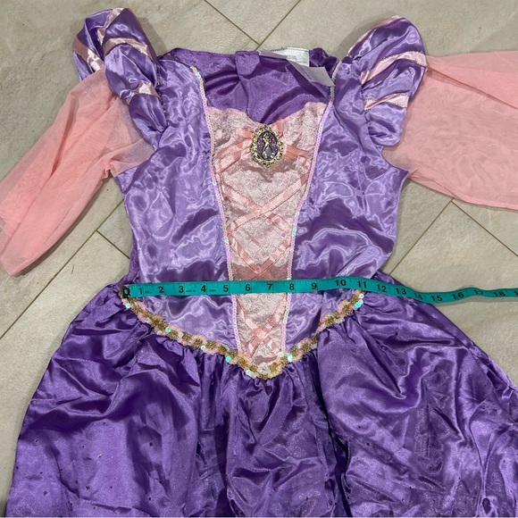 Rapunzel Kids Costume - Purple and White size medium / 7-8 - Picture 9 of 9